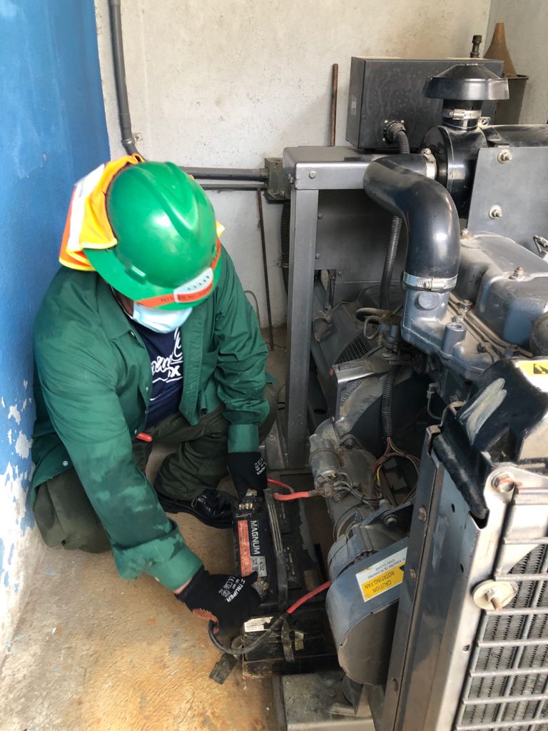 En Serteg, estamos comprometidos con la excelencia y la innovación. Nuestra visión es ser líderes en soluciones integrales en áreas eléctricas, tecnologías de automatización, energía solar y mantenimiento, ayudando a nuestros clientes a alcanzar niveles superiores de productividad. Nos enorgullece ser pioneros en el mantenimiento de líneas eléctricas y centros de transformación en toda Guatemala, con la ambición de expandirnos por Centroamérica. Nuestra misión es apoyar a nuestros clientes agregando valor a sus proyectos a través de la construcción y aplicación de nuevas tecnologías. Establecemos alianzas rentables y de mejora continua, ofreciendo servicios de construcción e ingeniería de vanguardia que garantizan excelencia, economía y eficiencia. Serteg - Nuestra experiencia